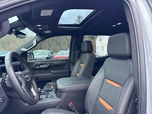 Used 2024 GMC Sierra 1500 AT4 w/ Technology Package image 9