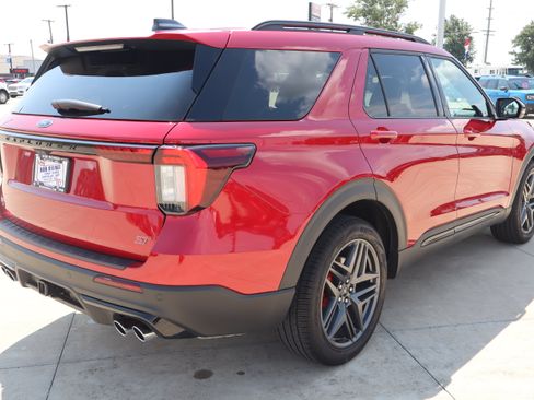 Used 2025 Ford Explorer ST AWD/4WD image 5