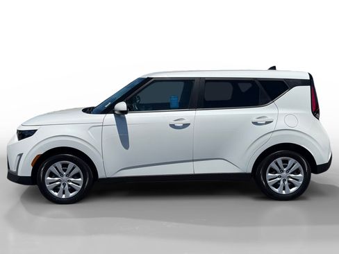 Used 2023 Kia Soul LX FWD image 2