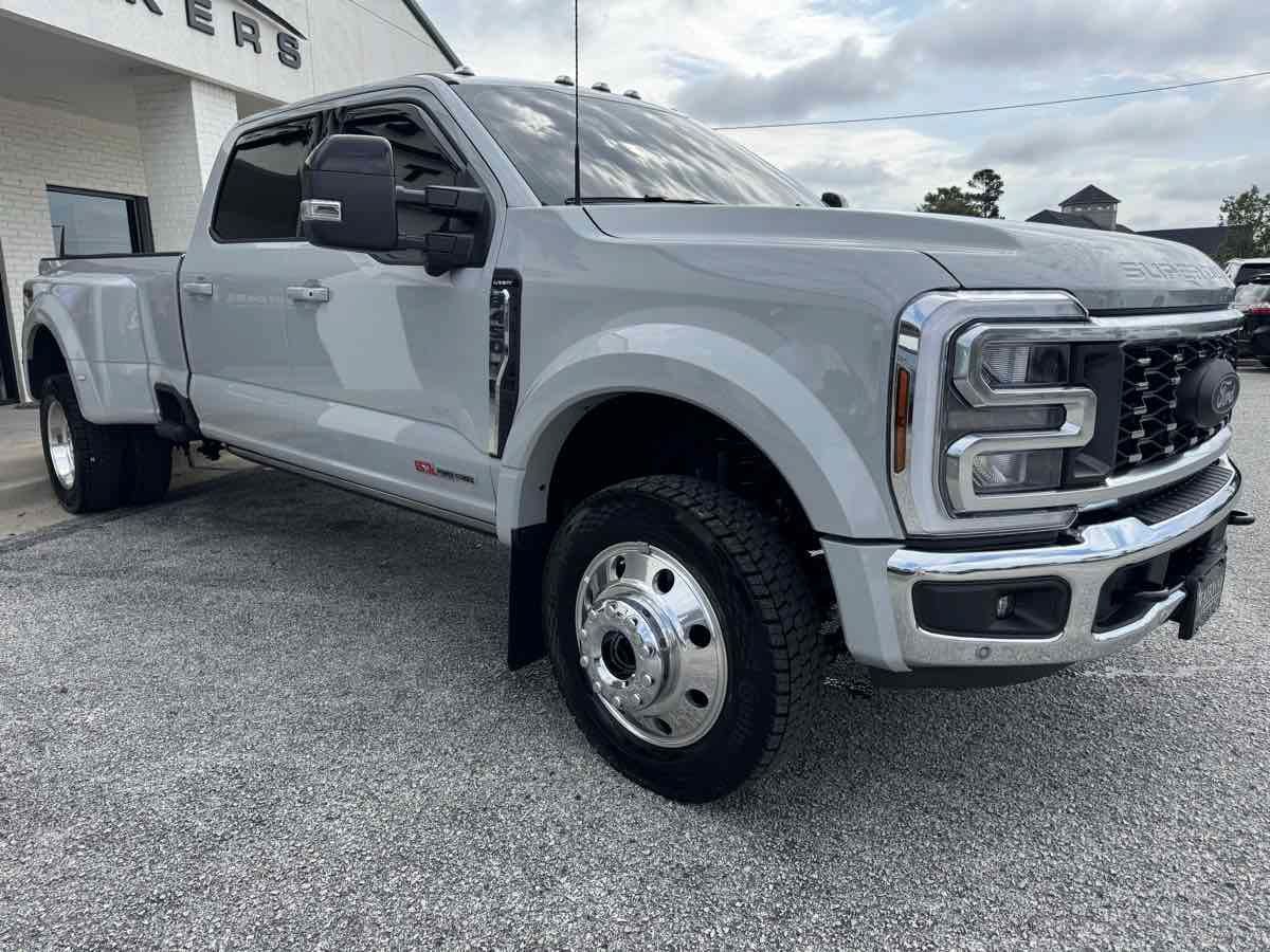 Used 2026 Ford F450 Lariat w/ Lariat Ultimate Package AWD/4WD image 4