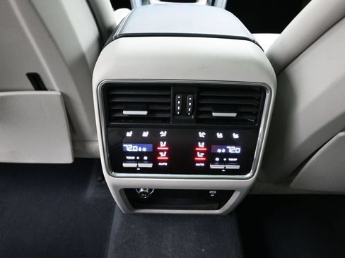 Certified 2023 Porsche Cayenne Platinum Edition AWD/4WD image 17