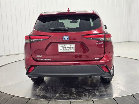 Used 2021 Toyota Highlander XLE image 4