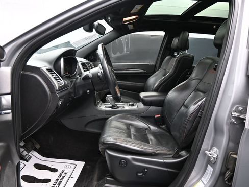 Used 2018 Jeep Grand Cherokee Trailhawk w/ Trailhawk Luxury Group AWD/4WD image 9