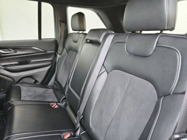 Used 2025 Jeep Grand Cherokee Altitude AWD/4WD image 29