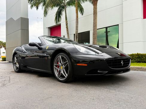 Used 2013 Ferrari California image 3