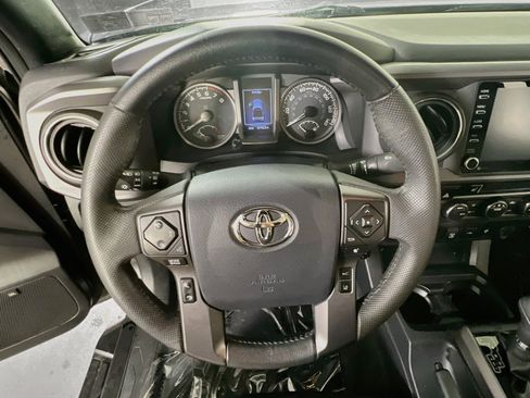 Used 2020 Toyota Tacoma TRD Sport w/ TRD Premium Sport Package AWD/4WD image 11