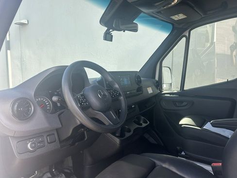 Used 2024 Mercedes-Benz Sprinter 2500 image 14