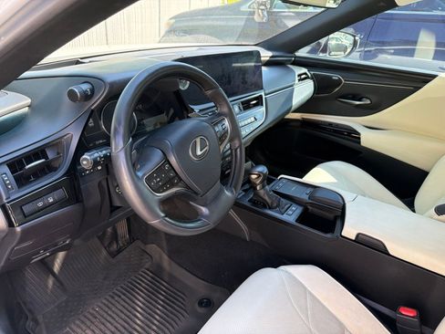 Certified 2022 Lexus ES 300h w/ Accessory Package 2 FWD image 9