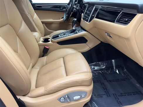 Used 2018 Porsche Macan image 43