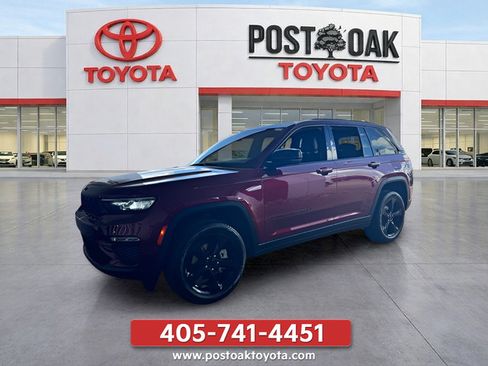Used 2025 Jeep Grand Cherokee Limited w/ Black Appearance Package AWD/4WD image 2
