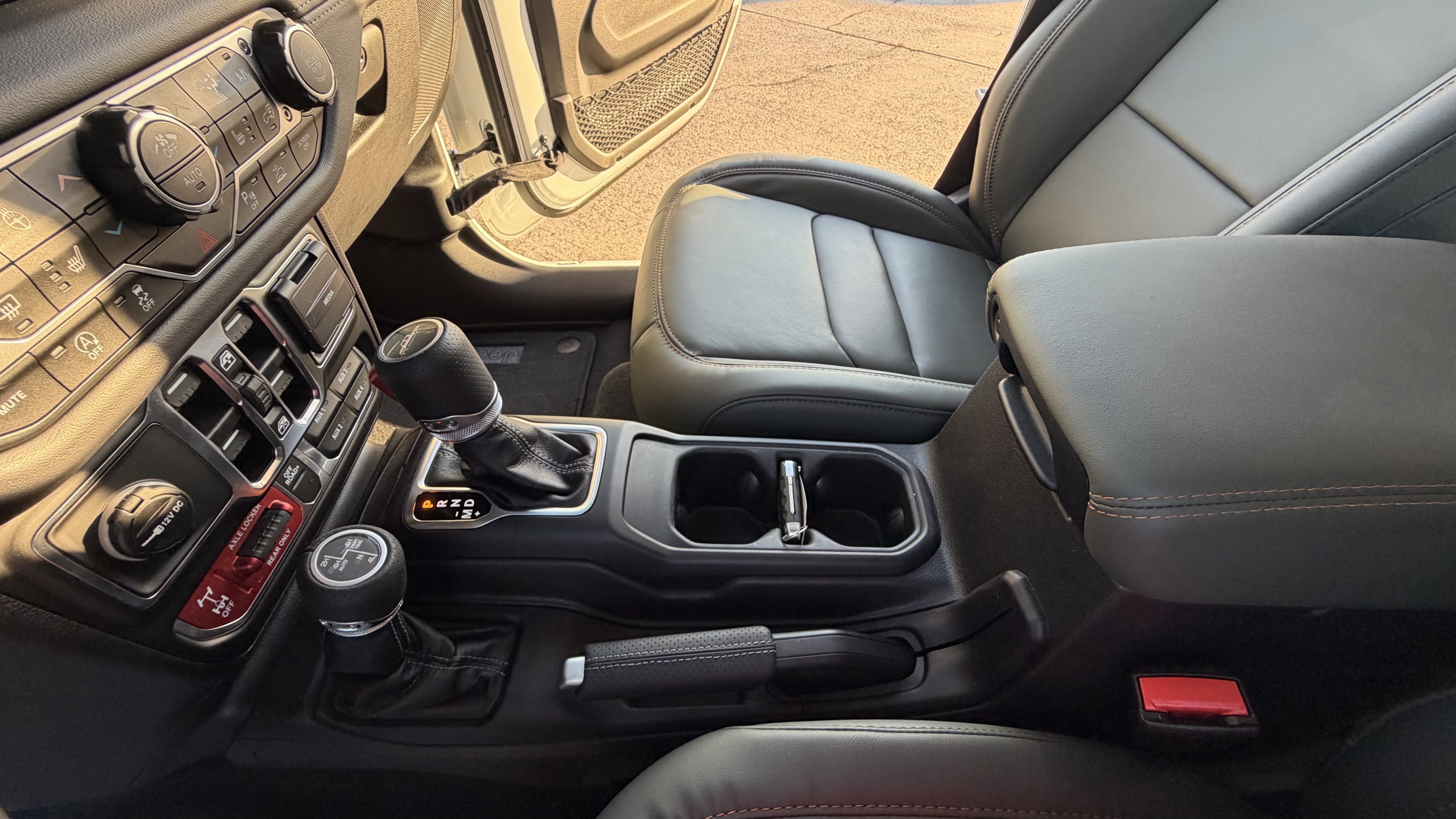 Used 2026 Jeep Gladiator Mojave AWD/4WD image 29