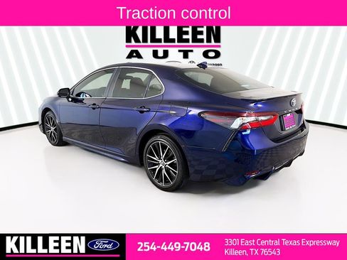 Used 2021 Toyota Camry SE image 6