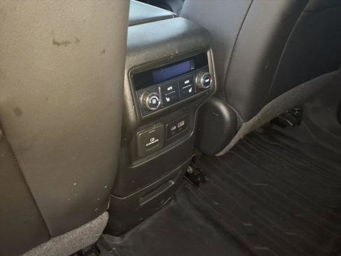 Used 2021 GMC Acadia SLT w/ Preferred Package image 11