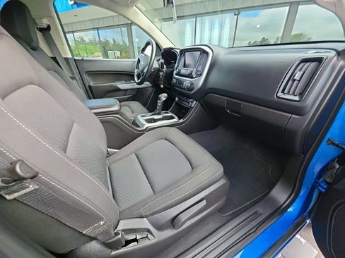 Used 2022 Chevrolet Colorado LT AWD/4WD image 16
