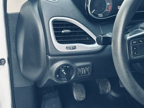 Used 2013 Dodge Dart SXT FWD image 6