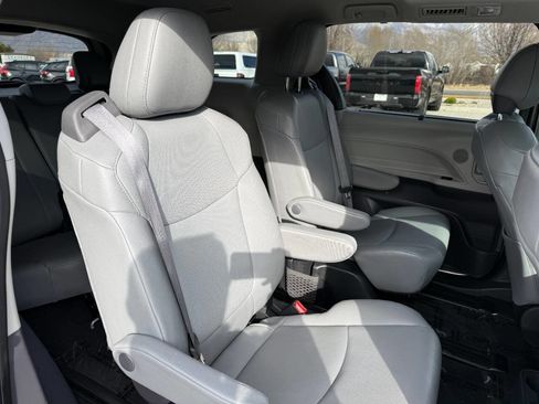 Used 2023 Toyota Sienna XLE image 24