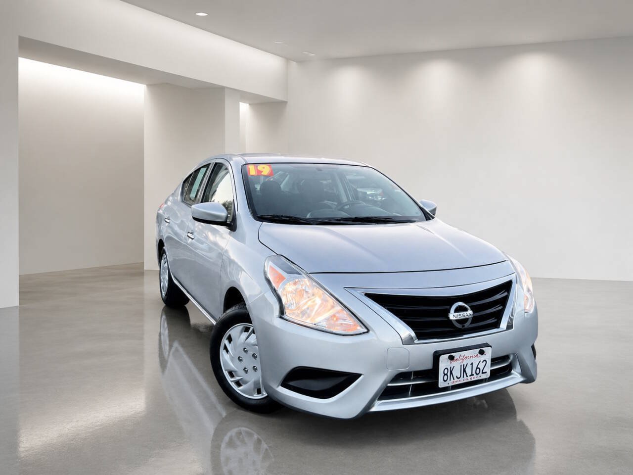 Used 2019 Nissan Versa SV FWD image 1