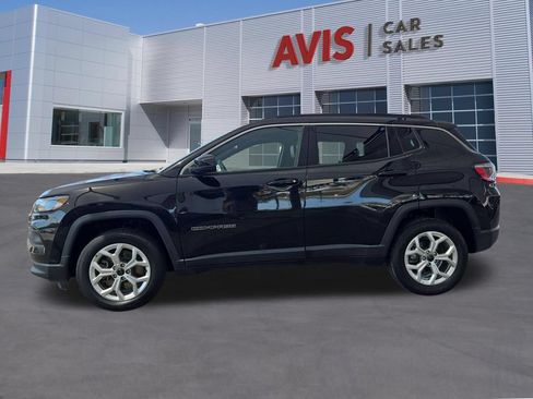 Used 2025 Jeep Compass Latitude w/ Sun & Sound Group AWD/4WD image 10