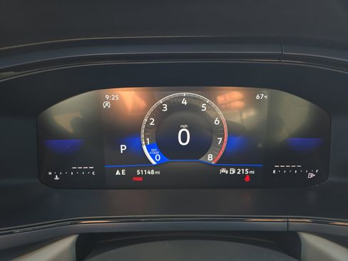 Certified 2024 Volkswagen Taos SE image 2