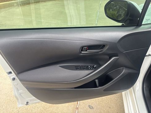 Used 2022 Toyota Corolla LE image 19