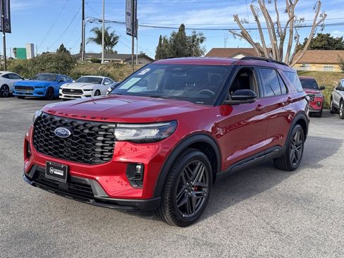 Used 2025 Ford Explorer ST-Line w/ Premium Package image 7