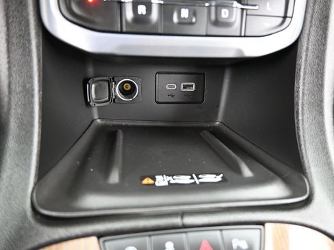 Used 2022 GMC Acadia SLE w/ Driver Convenience Package image 25