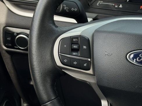 Used 2024 Ford Explorer XLT image 28