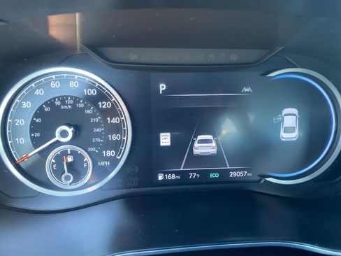 Used 2025 Genesis G70 2.5T image 42