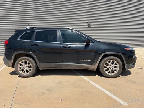Used 2014 Jeep Cherokee Latitude FWD image 2