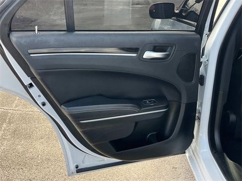 Used 2022 Chrysler 300 S image 9