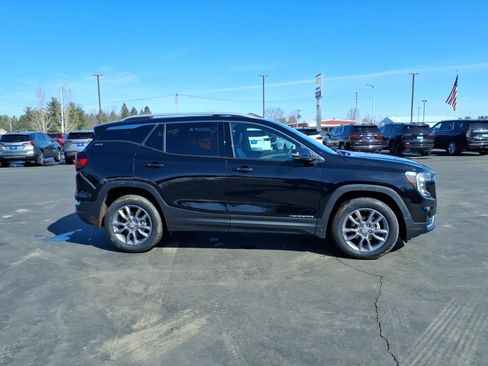 Used 2024 GMC Terrain SLT image 2