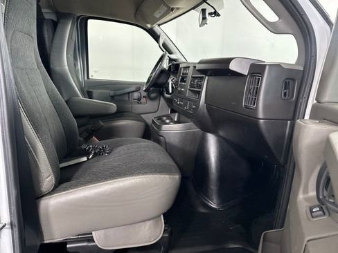 Used 2024 Chevrolet Express 2500 image 25