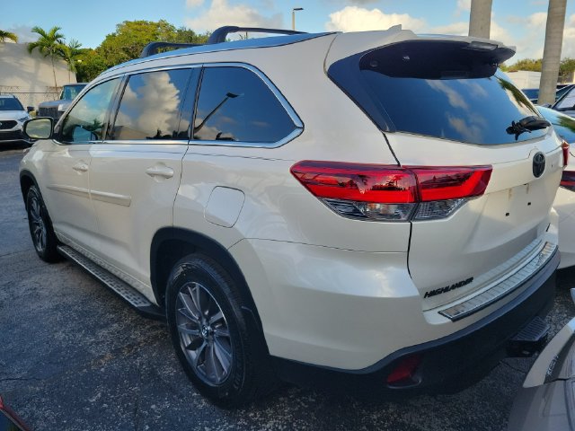 Used 2018 Toyota Highlander XLE FWD image 3