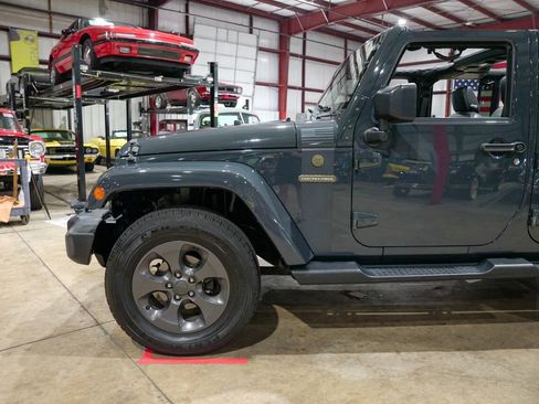 Used 2017 Jeep Wrangler Unlimited Sport AWD/4WD image 3