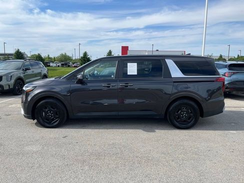 Used 2025 Kia Carnival FWD image 4