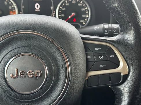 Used 2016 Jeep Renegade Latitude w/ Cold Weather Group image 25