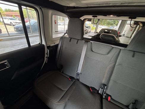 Used 2025 Jeep Wrangler Unlimited Sahara AWD/4WD image 39