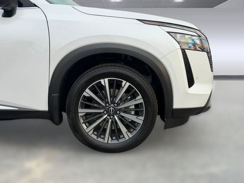 New 2026 Nissan Pathfinder Platinum AWD/4WD image 11