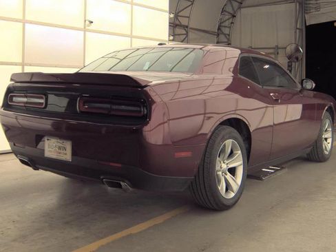 Used 2019 Dodge Challenger SXT image 3
