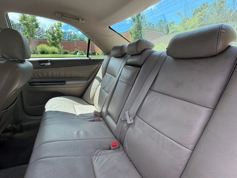 Used 2005 Toyota Camry LE FWD image 19
