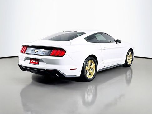 Used 2018 Ford Mustang Coupe image 5