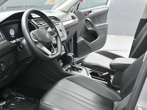 Used 2022 Volkswagen Tiguan SE FWD image 13