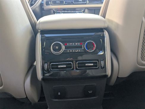 Used 2024 Lincoln Aviator AWD w/ Premium Package image 28