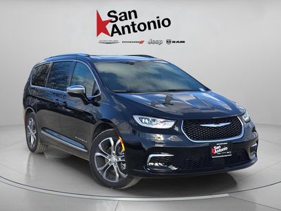 New 2026 Chrysler Pacifica Pinnacle w/ Trailer Tow Group