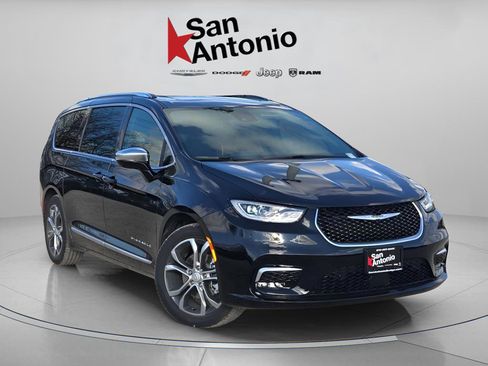 New 2026 Chrysler Pacifica Pinnacle w/ Trailer Tow Group image 1
