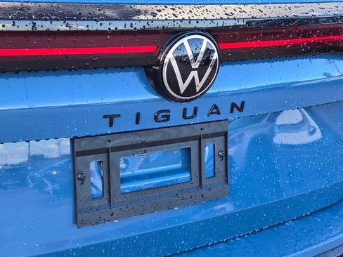 New 2026 Volkswagen Tiguan SE R-Line FWD image 9
