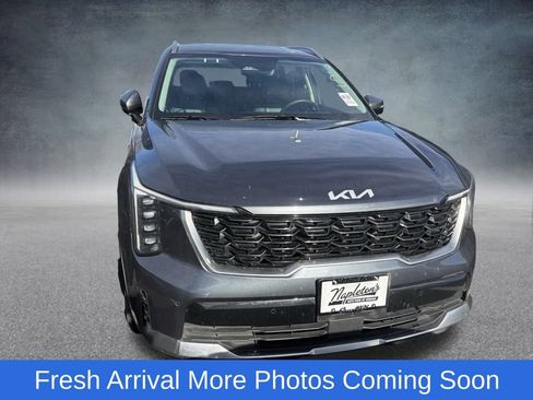 Used 2024 Kia Sorento S image 2