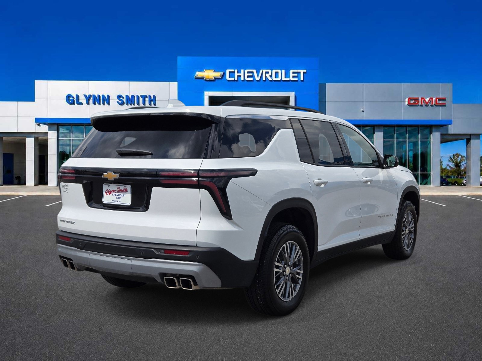 Used 2026 Chevrolet Traverse LT FWD image 7