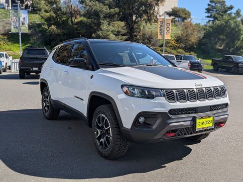 New 2026 Jeep Compass Trailhawk w/ Trailer Tow Group AWD/4WD image 9