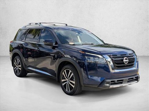 Used 2023 Nissan Pathfinder Platinum w/ Cargo Package AWD/4WD image 3